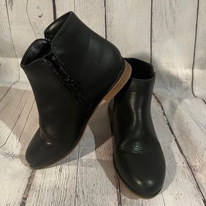 Toddler Girls’ Zipper Bootie